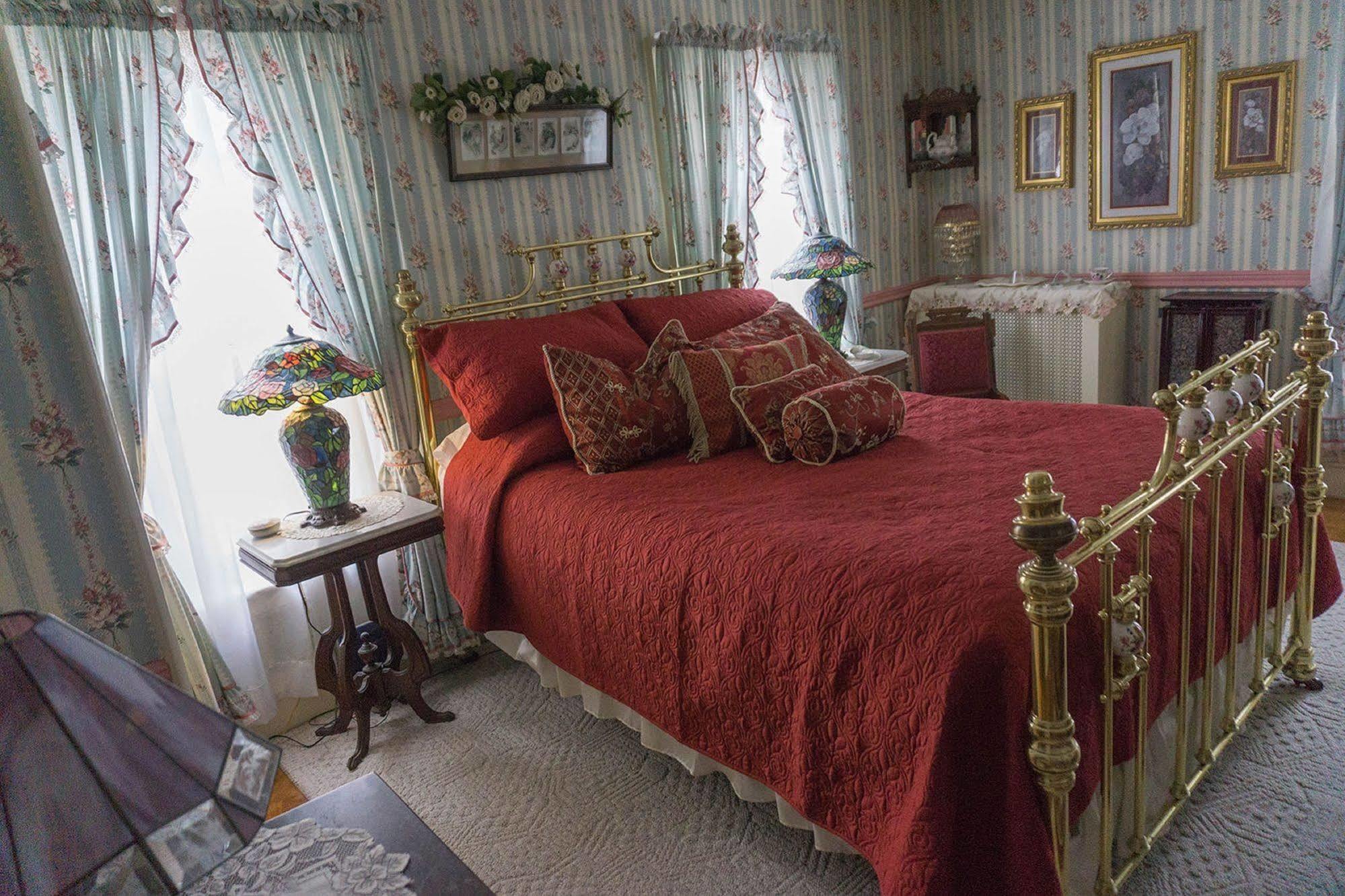 Bellinger Rose Bed & Breakfast Herkimer ภายนอก รูปภาพ