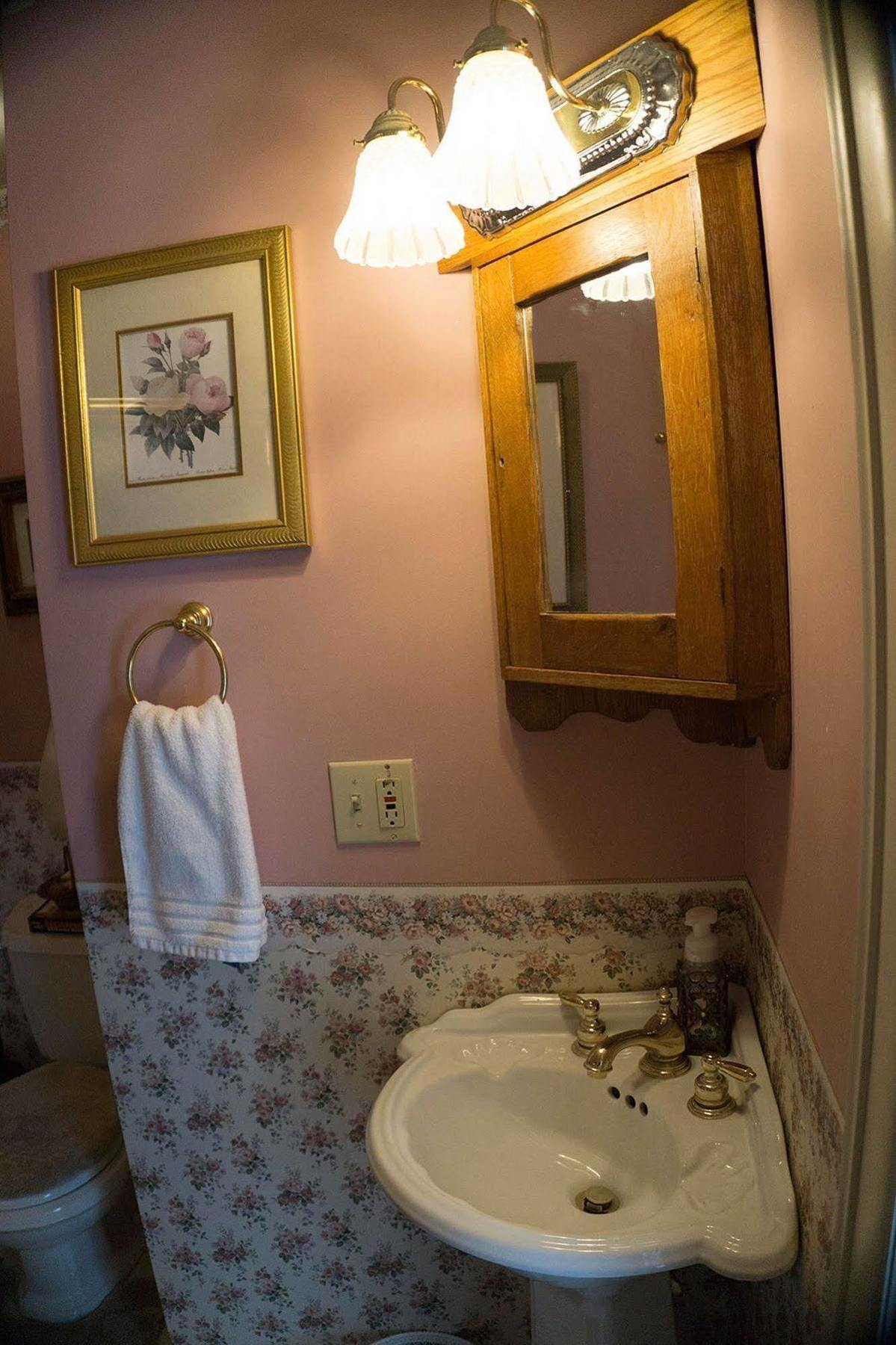 Bellinger Rose Bed & Breakfast Herkimer ภายนอก รูปภาพ