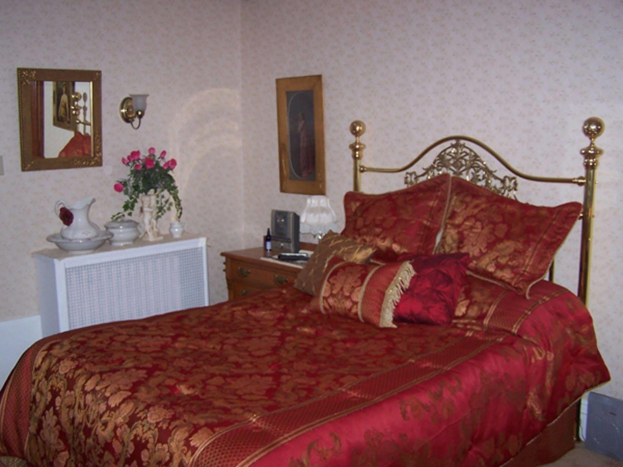 Bellinger Rose Bed & Breakfast Herkimer ภายนอก รูปภาพ
