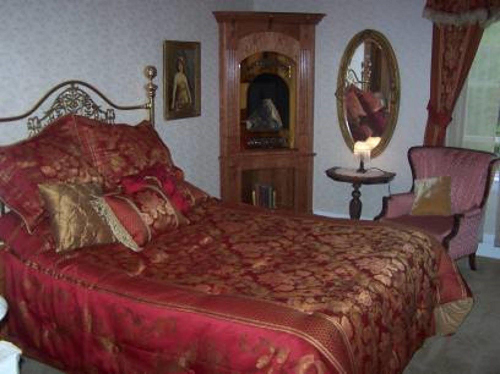 Bellinger Rose Bed & Breakfast Herkimer ภายนอก รูปภาพ