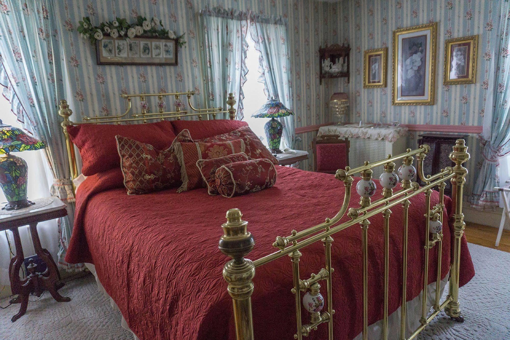Bellinger Rose Bed & Breakfast Herkimer ภายนอก รูปภาพ