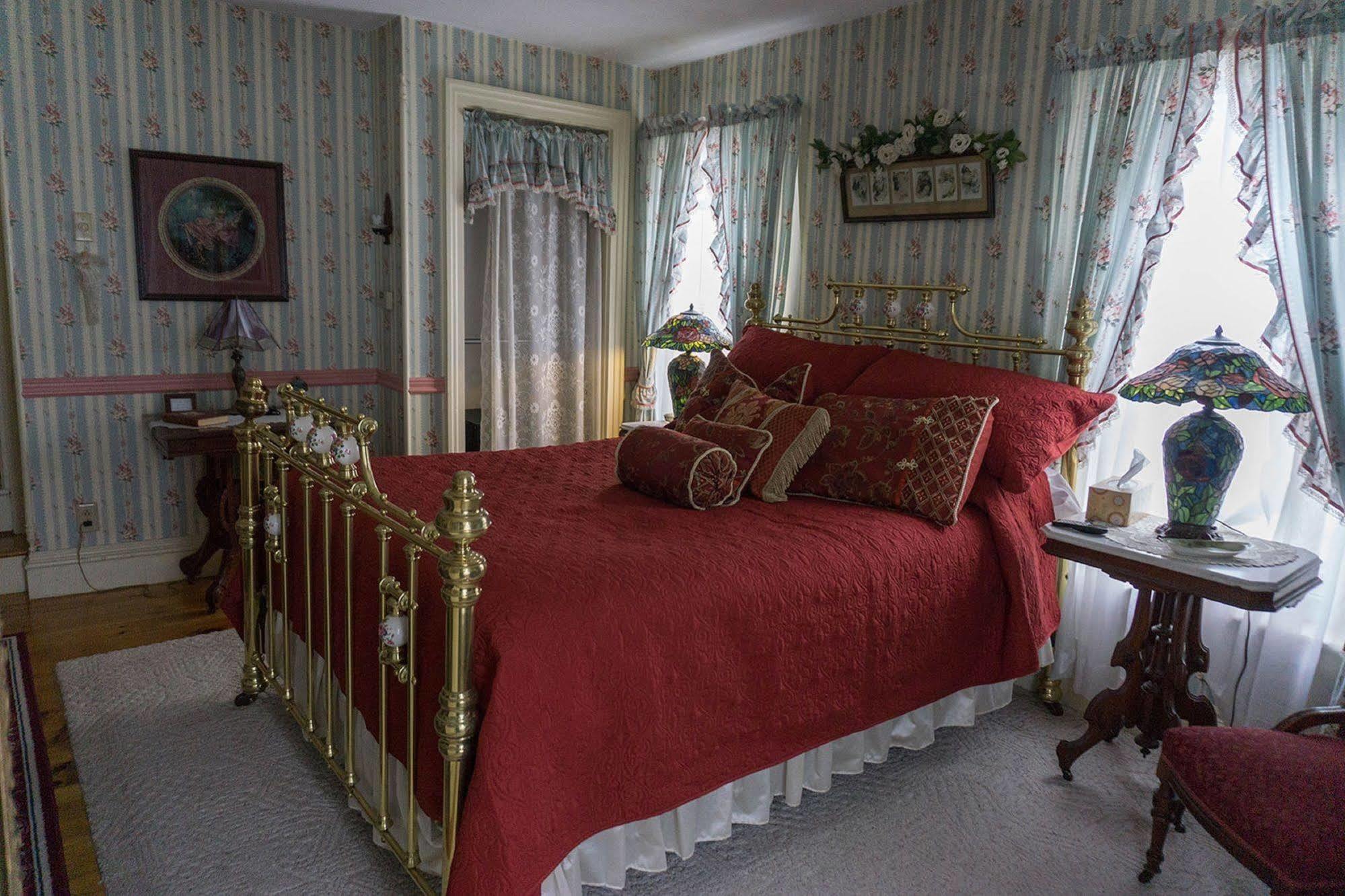Bellinger Rose Bed & Breakfast Herkimer ภายนอก รูปภาพ