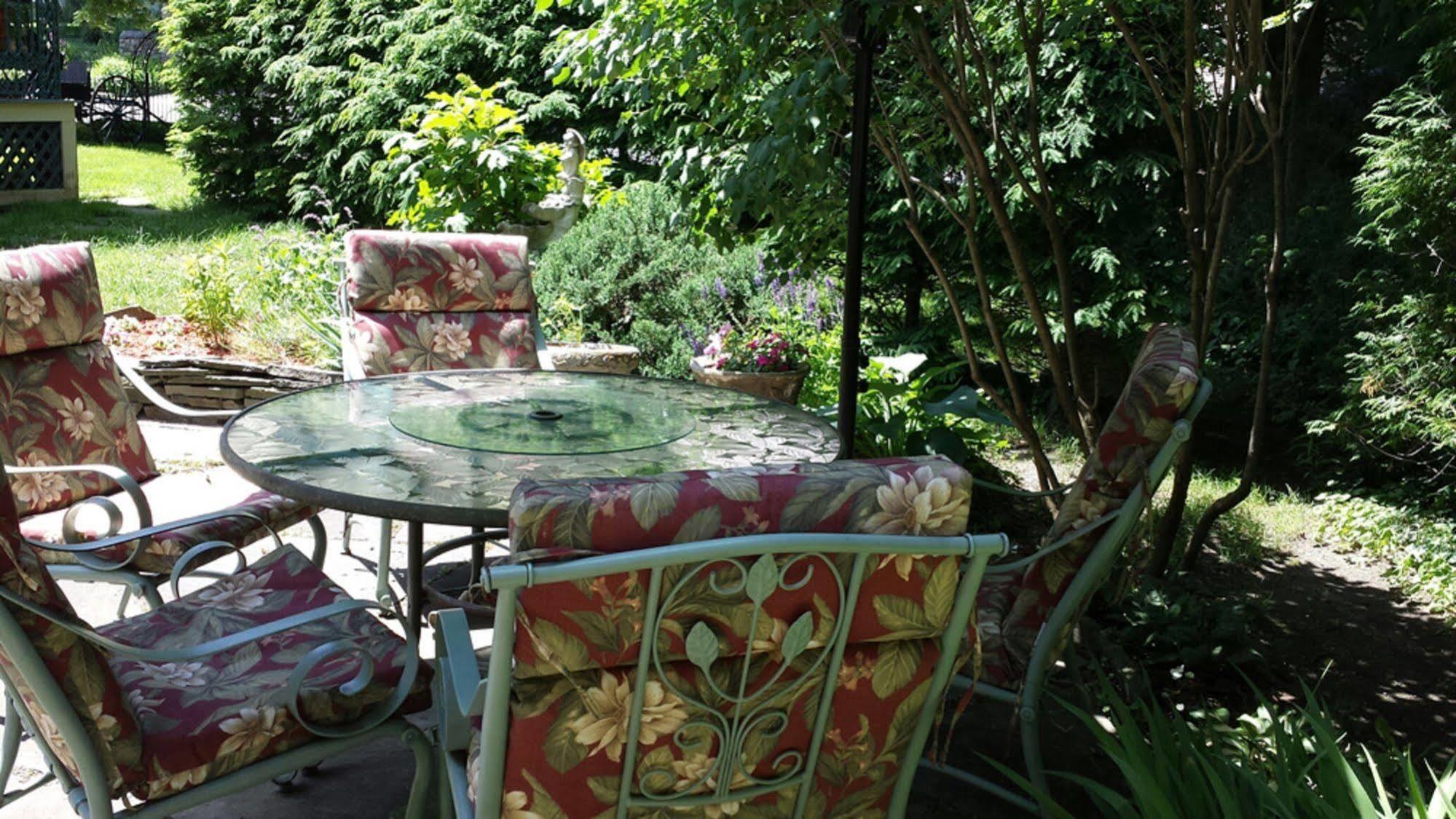 Bellinger Rose Bed & Breakfast Herkimer ภายนอก รูปภาพ